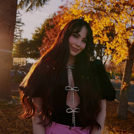 Leah Ashe is a popular YouTuber, gamer, and social media influencer.